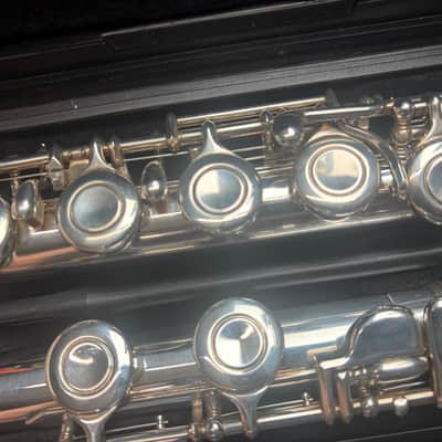Yamaha YFL211 Flute Outfit image 3