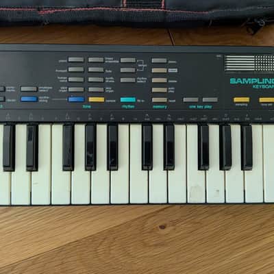 Casio SK-1 32-Key Sampling Keyboard w/bag