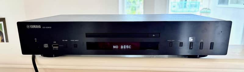 Yamaha CD-S303 Professional Quality Audiophile CD Player - Near Mint
