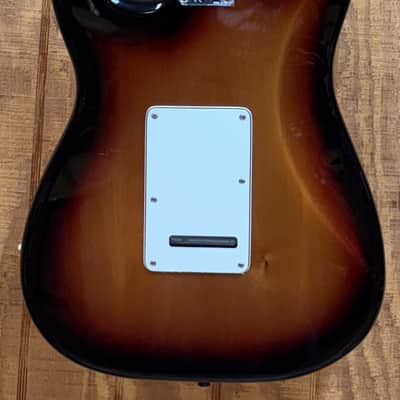 Fender Player Stratocaster with Maple Fretboard 2022 - 3-Color Sunburst image 3