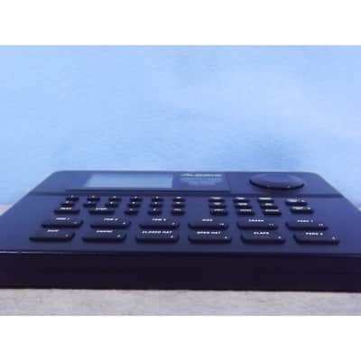 Immagine Alesis SR-16 Drum Machine (16 BIT) - 8