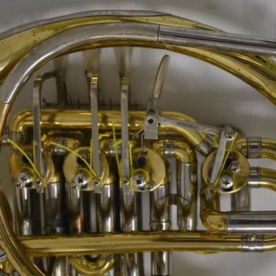 Trompa Doble Sib/Fa Yamaha 561 en buen estado image 3