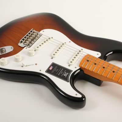Fender 70th Anniversary American Vintage II 1954 Stratocaster Maple Fingerboard 2-Color Sunburst V702342 image 5