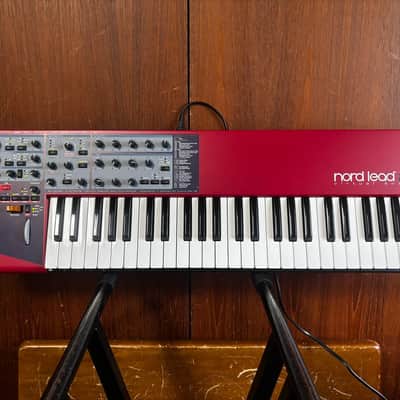 Clavia nord lead 2x 20-voice Analog Modeling Synthesizer w/ gig bag