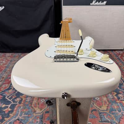 *Video* Fender JV Modified 60's Stratocaster Olympic Soft V Neck White Hard Case - 2022 image 14