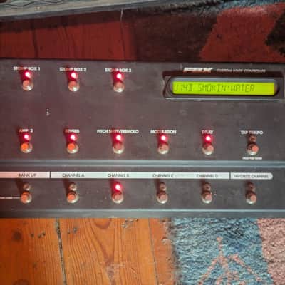 Line 6 Vetta I HD 200 Watt Modelling Amp with FBV Longboard Footboard image 7