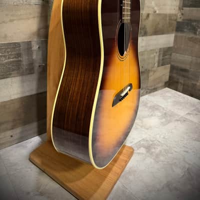 Alvarez Yairi Masterworks DYMR70 Sunburst 12th-Fret Slope Shoulder Dreadnought (DYMR70_Sunburst) image 6