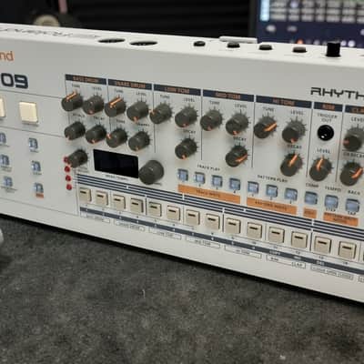 Roland TR-09 Rhythm Composer 2017 - Present - White -Grey image 2