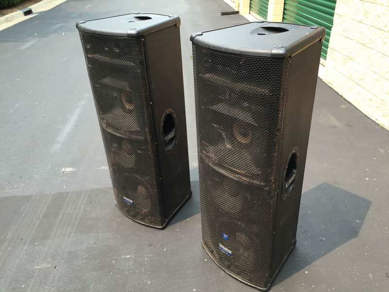Mackie SA1232 powered PA speakers pair excellent image 1