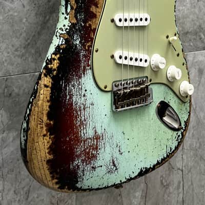 FENDER CUSTOM SHOP 1961 Stratocaster Super Heavy Relic, 3A Rosewood Fingerboard, Aged Surf Green over 3-Color Sunburst 9231016779 SERIAL NUMBER CZ590492 - 7 LBS 6 OZ image 3