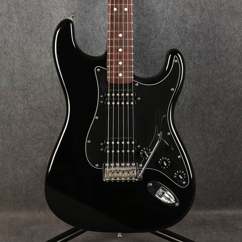 Fender Mexican Deluxe Series Stratocaster HH - Black - 2nd Hand