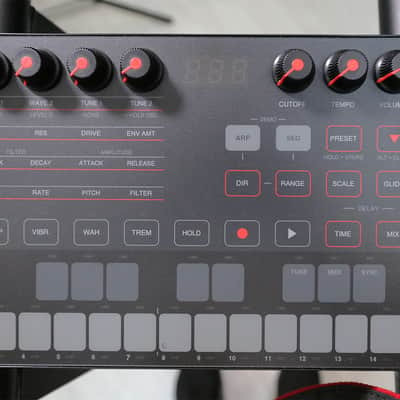 IK Multimedia UNO Analog Synth image 10