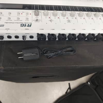 Zoom R16 USB Audio Interface / Digital Multitrack Recorder / Control Surface 2010s - White image 2