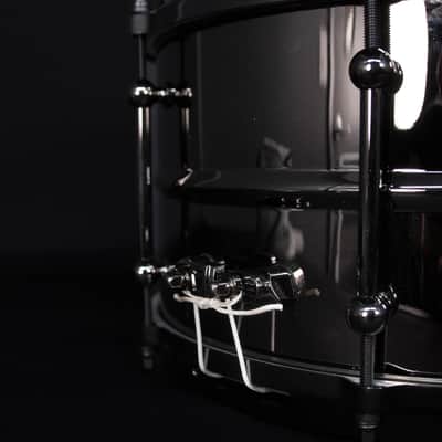 Ludwig 7" x 13" Universal Brass Snare Drum, Black Nickel Hardware image 4