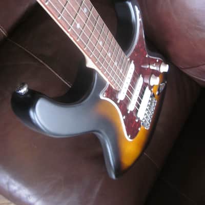 Cort G Series G110 Double Cutaway Electric Guitar Open Pore Sunburst Bild 3