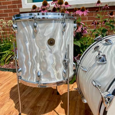 1960s Gretsch Progressive Jazz Drum Set Silver (White) Satin Flame 20/12/14 w/ Snare image 6
