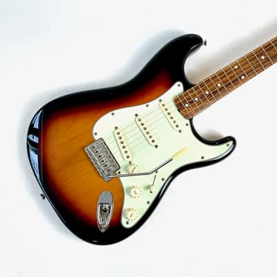 Fender Stratocaster 60′s Vintera 2019 Sunburst image 3