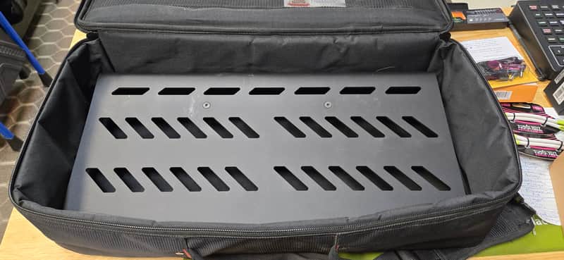 Gator Gator GPB-BAK-1 Large Aluminum Pedalboard with Carry Bag - Black image 1