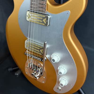 Eastman Fullertone Offset '62 Electric Guitar Metallic Gold Finish w/ Gig Bag image 7