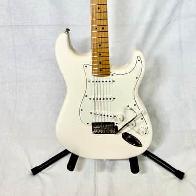 EXCELLENT/MINT 2021 (POLAR WHITE) FENDER  PLAYER STRATOCASTER ELECTRIC GUITAR & TWEED HARD CASE L@@K image 2