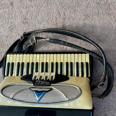 Vintage Italian Accordion, Iorio Candido- Original Box image 10