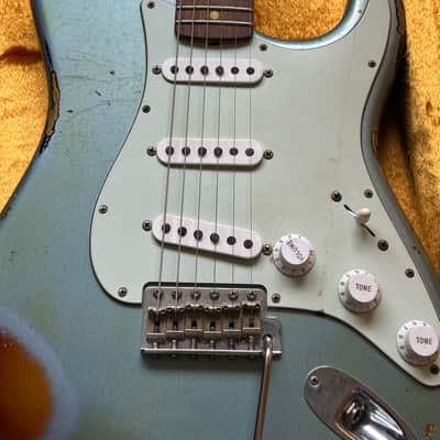 Fender Stratocaster 1962 Heavy Relic Faded Lake Placid Blue over Sunburst image 11
