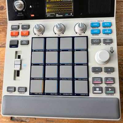Akai Pro MPC Sample + 64GB Micro SD Card