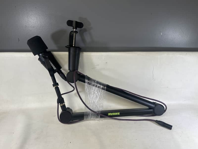 Shure MV7 Dynamic USB Podcast Microphone 2020 - Present - Black image 1