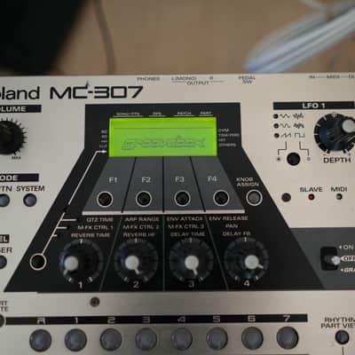 Roland MC-307 - REFURBISHED (+flightcase, new cables) image 8