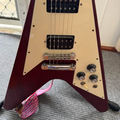 Gibson Flying V 67 reissue 2011 - Cherry image 1
