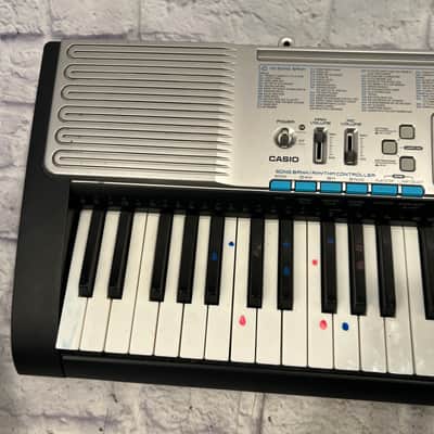 Casio LK-220 61-Key Electronic Keyboard with Lighted Keys image 2