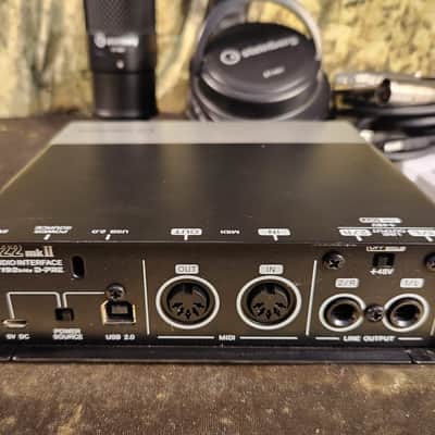 * Steinberg Steinberg UR22mkII Recording Pack with ST-M01 Condenser Mic & ST-H01 Studio Monitor Headphones * image 3