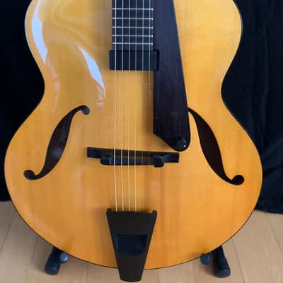 Bill Moll 18 Inch Classic Archtop Non-Cutaway 2004 Natural Spruce- Clear image 2