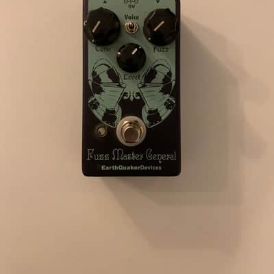 Triungulo Lab J.f. Fuzz Silver | Reverb France