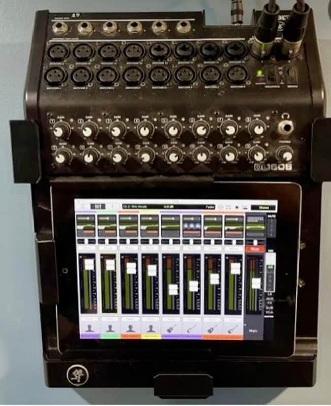 Mackie DL1608 16-Channel Wireless Digital Mixer with Lightning Connector 2014 - Present - Black image 1