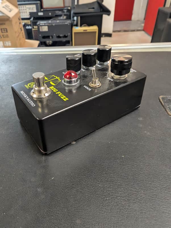 Mosky Big Fuzz Distortion Guitar Effect Pedal One Toggle Volume Tone Sustain image 1