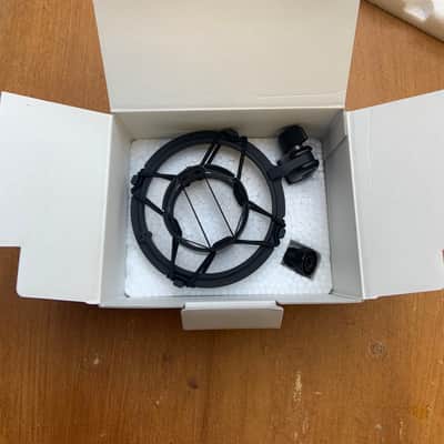 Audio-Technica At4033a Large Diaphragm Mic with Suspension Mount image 4