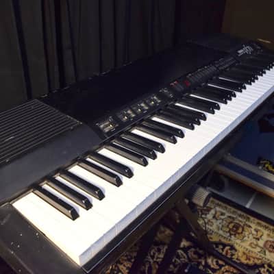 Yamaha PF70 Electric Piano w/stand w/case - Vintage 80's image 11