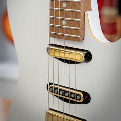 Ibanez LB1-WH Lari Basilio Signature 2023 - 2025 - White image 5