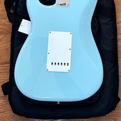 Fender Vintera 50’s Stratocaster 2022 - Sonic Blue image 2