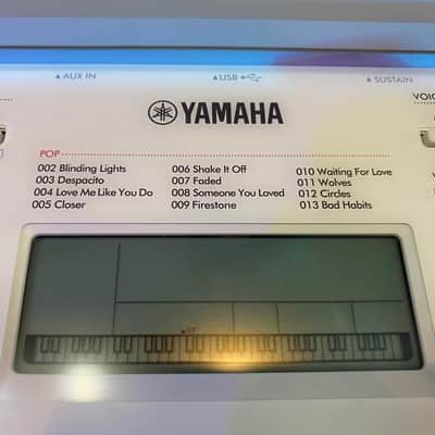 Yamaha EZ-300 61-Key Portable Keyboard with Light-Up Keys 2020 - Present - Silver image 5