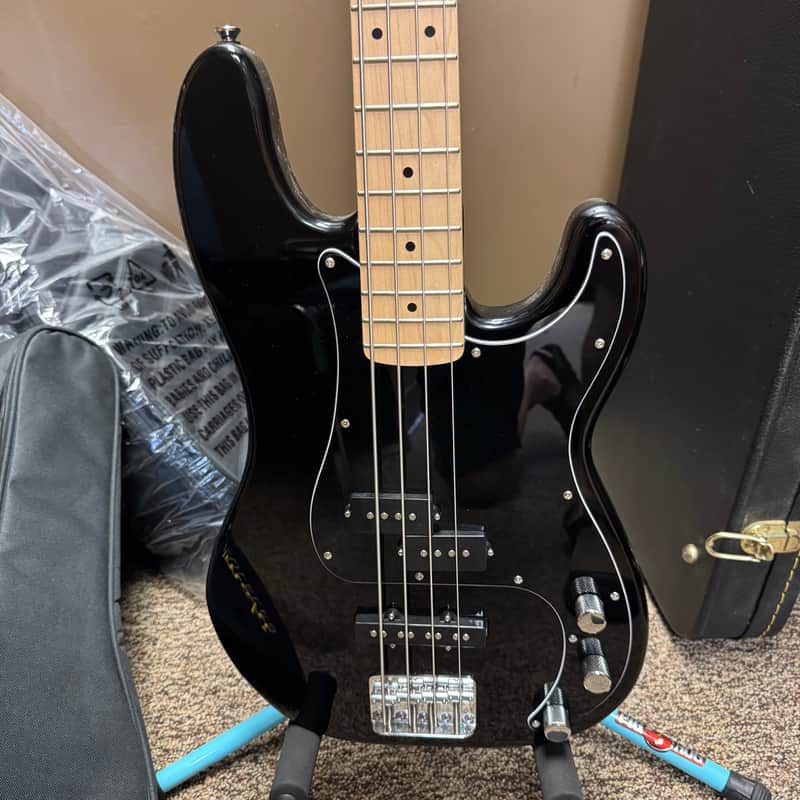 Squier Affinity Precision Bass PJ with Maple Fretboard
