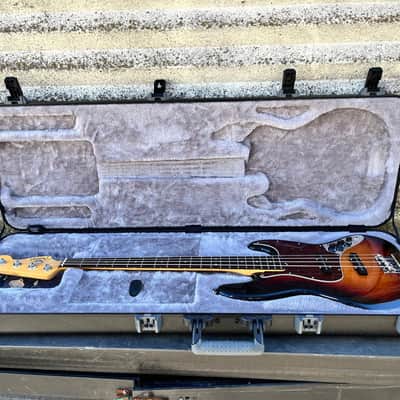 Fender American Pro II Jazz Bass® Rosewood Fingerboard, 3-Color Sunburst 0193970700 image 18