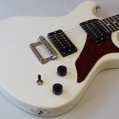 Knaggs Keya J H2 Creme Gloss RW image 8