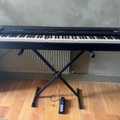 Roland RD-600 88-Key Digital Stage Piano 1997 - 2002 - Black