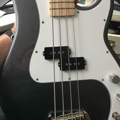 G&L LB 100 2017 Graphite Metallic image 2