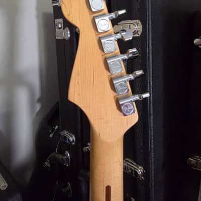 Fender Standard Stratocaster with Maple Fretboard 2003 - Black image 11