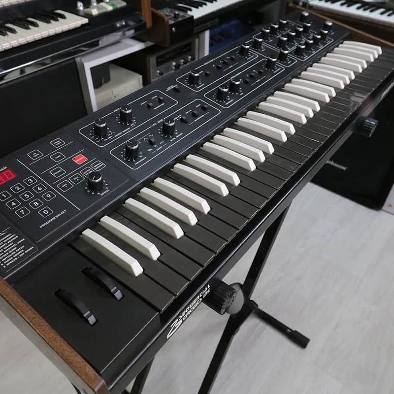 1982 – 1985 Sequential Prophet 600 61-Key 6-Voice Polyphonic S…