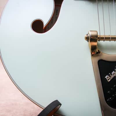 GRETSCH MIJ Falcon G6136T Limited Edition "Creme de Marine Blue + Ebony" (2014) image 9