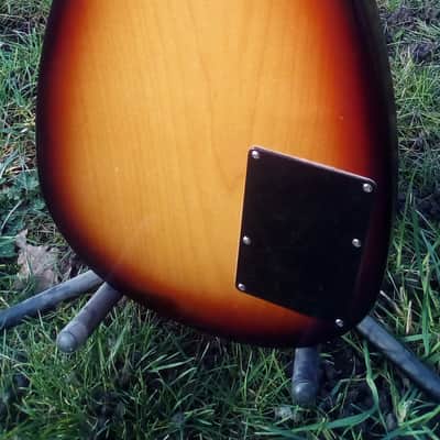 Vox Teardrop bass lefty  sunburst image 15